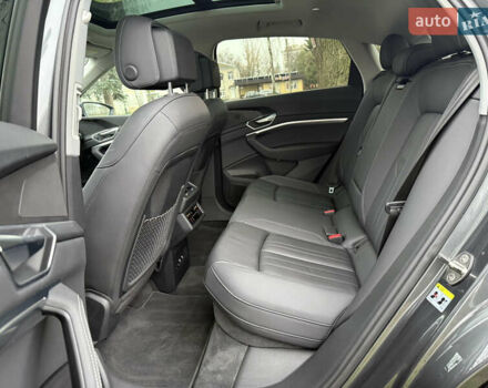 Сірий Ауді E-Tron, об'ємом двигуна 0 л та пробігом 53 тис. км за 34000 $, фото 34 на Automoto.ua