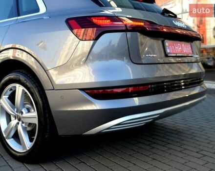Серый Ауди E-Tron, объемом двигателя 0 л и пробегом 125 тыс. км за 23800 $, фото 101 на Automoto.ua