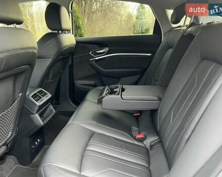Сірий Ауді E-Tron, об'ємом двигуна 0 л та пробігом 143 тис. км за 30800 $, фото 26 на Automoto.ua