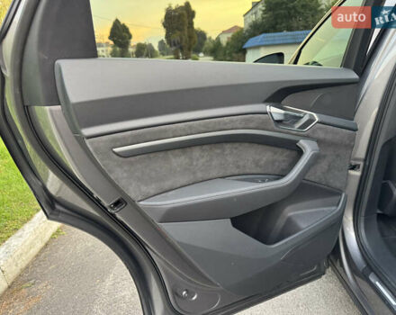 Сірий Ауді E-Tron, об'ємом двигуна 0 л та пробігом 180 тис. км за 21500 $, фото 23 на Automoto.ua