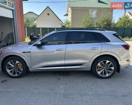 Серый Ауди E-Tron, объемом двигателя 0 л и пробегом 84 тыс. км за 42000 $, фото 2 на Automoto.ua
