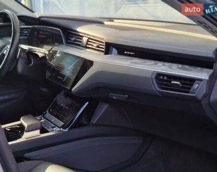 Серый Ауди E-Tron, объемом двигателя 0 л и пробегом 12 тыс. км за 31990 $, фото 54 на Automoto.ua