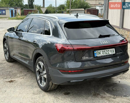 Сірий Ауді E-Tron, об'ємом двигуна 0 л та пробігом 50 тис. км за 33900 $, фото 4 на Automoto.ua