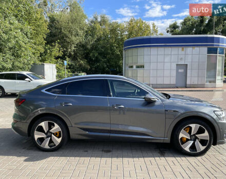 Сірий Ауді E-Tron, об'ємом двигуна 0 л та пробігом 106 тис. км за 29700 $, фото 4 на Automoto.ua