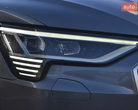 Серый Ауди E-Tron, объемом двигателя 0 л и пробегом 125 тыс. км за 23800 $, фото 90 на Automoto.ua