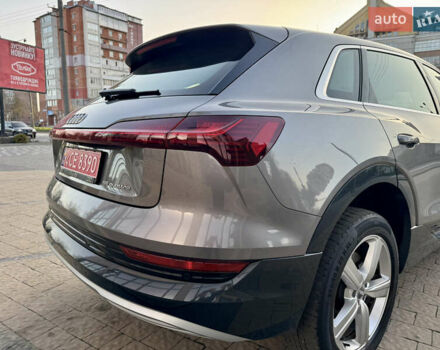 Сірий Ауді E-Tron, об'ємом двигуна 0 л та пробігом 143 тис. км за 27900 $, фото 18 на Automoto.ua
