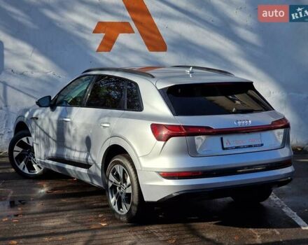 Серый Ауди E-Tron, объемом двигателя 0 л и пробегом 12 тыс. км за 31990 $, фото 25 на Automoto.ua