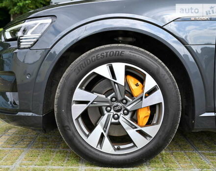 Серый Ауди E-Tron, объемом двигателя 0 л и пробегом 62 тыс. км за 43500 $, фото 11 на Automoto.ua
