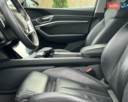 Сірий Ауді E-Tron, об'ємом двигуна 0 л та пробігом 143 тис. км за 30800 $, фото 13 на Automoto.ua