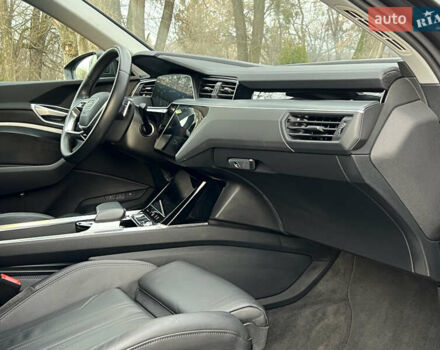 Сірий Ауді E-Tron, об'ємом двигуна 0 л та пробігом 143 тис. км за 30800 $, фото 17 на Automoto.ua
