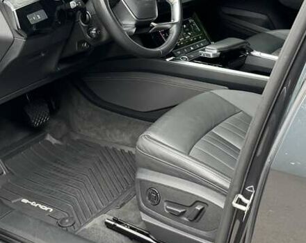 Сірий Ауді E-Tron, об'ємом двигуна 0 л та пробігом 78 тис. км за 29900 $, фото 8 на Automoto.ua