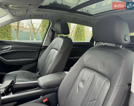 Серый Ауди E-Tron, объемом двигателя 0 л и пробегом 150 тыс. км за 23800 $, фото 23 на Automoto.ua