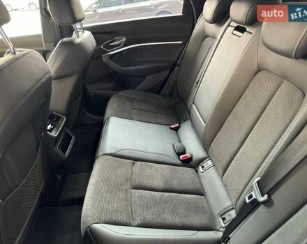 Серый Ауди E-Tron, объемом двигателя 0 л и пробегом 119 тыс. км за 33500 $, фото 24 на Automoto.ua