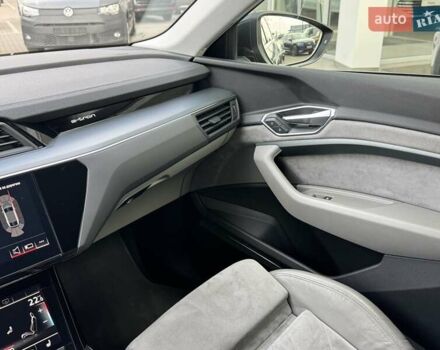 Серый Ауди E-Tron, объемом двигателя 0 л и пробегом 74 тыс. км за 30500 $, фото 24 на Automoto.ua