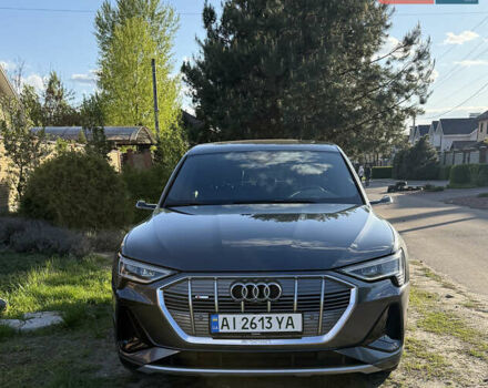 Ауді E-Tron 2020 у Києві на Automoto.ua Сірий Ауді E-Tron, об'ємом двигуна 0 л та пробігом 51 тис. км за 32000 $, фото 2 на Automoto.ua