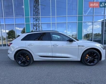 Ауді E-Tron 2020 у Дніпро (Дніпропетровську) на Automoto.ua Сірий Ауді E-Tron, об'ємом двигуна 0 л та пробігом 94 тис. км за 36800 $, фото 3 на Automoto.ua
