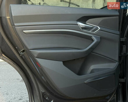 Ауді E-Tron 2020 у Львові на Automoto.ua Сірий Ауді E-Tron, об'ємом двигуна 0 л та пробігом 81 тис. км за 34920 $, фото 31 на Automoto.ua