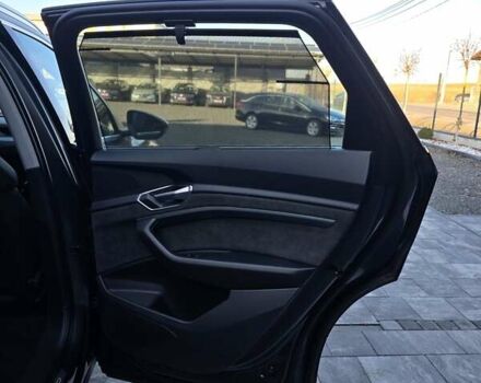 Серый Ауди E-Tron, объемом двигателя 0 л и пробегом 99 тыс. км за 31990 $, фото 93 на Automoto.ua