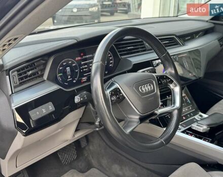 Серый Ауди E-Tron, объемом двигателя 0 л и пробегом 74 тыс. км за 30500 $, фото 16 на Automoto.ua