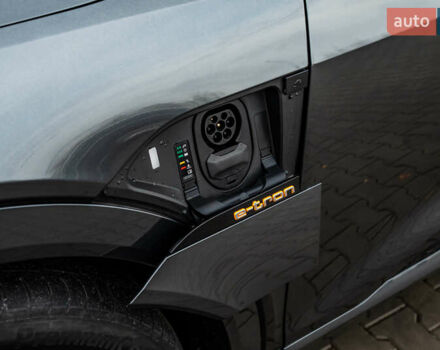 Сірий Ауді E-Tron, об'ємом двигуна 0 л та пробігом 82 тис. км за 39888 $, фото 51 на Automoto.ua