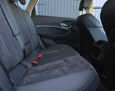 Серый Ауди E-Tron, объемом двигателя 0 л и пробегом 99 тыс. км за 31990 $, фото 90 на Automoto.ua