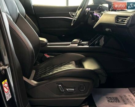 Серый Ауди E-Tron, объемом двигателя 0 л и пробегом 53 тыс. км за 37900 $, фото 34 на Automoto.ua