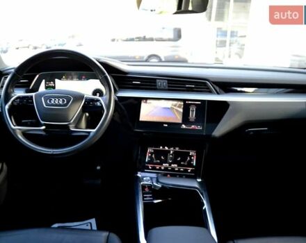 Серый Ауди E-Tron, объемом двигателя 0 л и пробегом 125 тыс. км за 23800 $, фото 24 на Automoto.ua