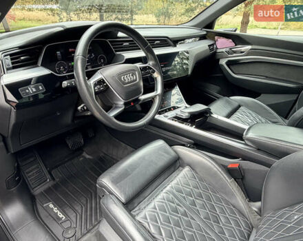 Ауді E-Tron 2020 у Дрогобичі на Automoto.ua Сірий Ауді E-Tron, об'ємом двигуна 0 л та пробігом 160 тис. км за 33900 $, фото 16 на Automoto.ua