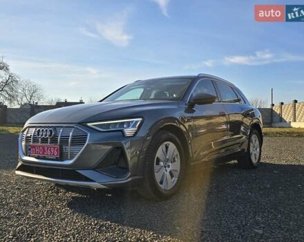 Серый Ауди E-Tron, объемом двигателя 0 л и пробегом 99 тыс. км за 31990 $, фото 6 на Automoto.ua