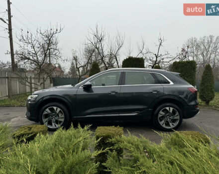 Серый Ауди E-Tron, объемом двигателя 0 л и пробегом 150 тыс. км за 23800 $, фото 4 на Automoto.ua