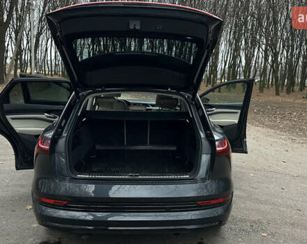 Сірий Ауді E-Tron, об'ємом двигуна 0 л та пробігом 83 тис. км за 29700 $, фото 17 на Automoto.ua