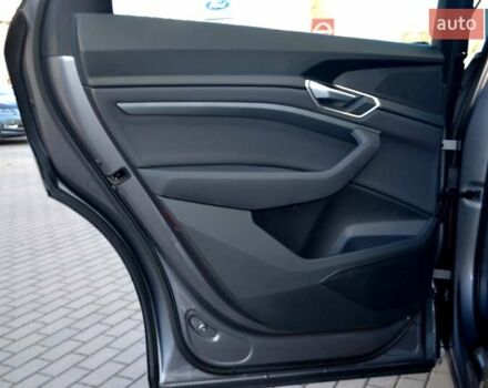 Серый Ауди E-Tron, объемом двигателя 0 л и пробегом 125 тыс. км за 23800 $, фото 177 на Automoto.ua