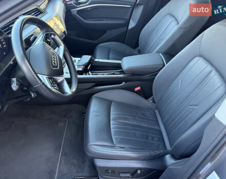 Серый Ауди E-Tron, объемом двигателя 0 л и пробегом 121 тыс. км за 27699 $, фото 22 на Automoto.ua