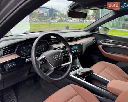 Серый Ауди E-Tron, объемом двигателя 0 л и пробегом 58 тыс. км за 37000 $, фото 38 на Automoto.ua