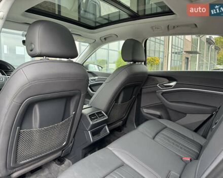 Ауди E-Tron 2020 в Тернополе на Automoto.ua Серый Ауди E-Tron, объемом двигателя 0 л и пробегом 126 тыс. км за 23900 $, фото 58 на Automoto.ua