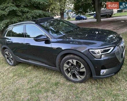 Серый Ауди E-Tron, объемом двигателя 0 л и пробегом 21 тыс. км за 41345 $, фото 5 на Automoto.ua