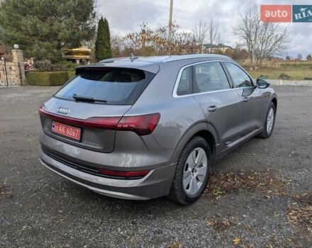 Серый Ауди E-Tron, объемом двигателя 0 л и пробегом 82 тыс. км за 32500 $, фото 5 на Automoto.ua