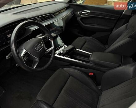 Сірий Ауді E-Tron, об'ємом двигуна 0 л та пробігом 110 тис. км за 28999 $, фото 7 на Automoto.ua