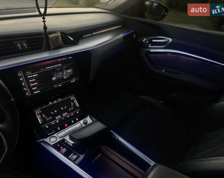 Сірий Ауді E-Tron, об'ємом двигуна 0 л та пробігом 140 тис. км за 37000 $, фото 59 на Automoto.ua