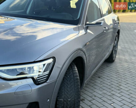 Серый Ауди E-Tron, объемом двигателя 0 л и пробегом 121 тыс. км за 27699 $, фото 7 на Automoto.ua