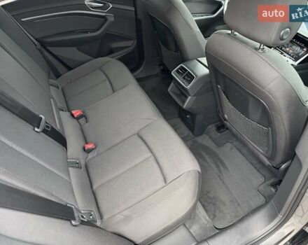 Серый Ауди E-Tron, объемом двигателя 0 л и пробегом 109 тыс. км за 30900 $, фото 24 на Automoto.ua