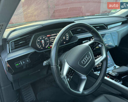 Серый Ауди E-Tron, объемом двигателя 0 л и пробегом 169 тыс. км за 26000 $, фото 9 на Automoto.ua