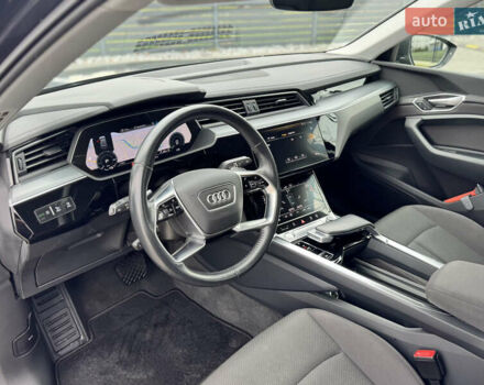 Серый Ауди E-Tron, объемом двигателя 0 л и пробегом 150 тыс. км за 25500 $, фото 11 на Automoto.ua