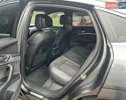 Серый Ауди E-Tron, объемом двигателя 0 л и пробегом 90 тыс. км за 34490 $, фото 15 на Automoto.ua