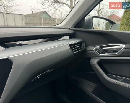 Серый Ауди E-Tron, объемом двигателя 0 л и пробегом 150 тыс. км за 23800 $, фото 18 на Automoto.ua