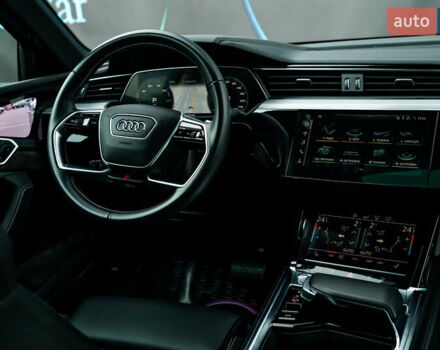 Сірий Ауді E-Tron, об'ємом двигуна 0 л та пробігом 82 тис. км за 39888 $, фото 83 на Automoto.ua