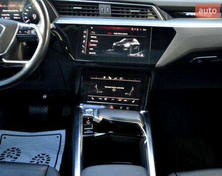 Серый Ауди E-Tron, объемом двигателя 0 л и пробегом 125 тыс. км за 23800 $, фото 131 на Automoto.ua