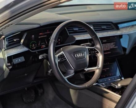 Серый Ауди E-Tron, объемом двигателя 0 л и пробегом 12 тыс. км за 31990 $, фото 47 на Automoto.ua