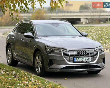 Серый Ауди E-Tron, объемом двигателя 0 л и пробегом 34 тыс. км за 33900 $, фото 1 на Automoto.ua