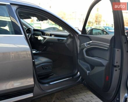 Серый Ауди E-Tron, объемом двигателя 0 л и пробегом 125 тыс. км за 23800 $, фото 164 на Automoto.ua